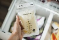 Online Guide to Choosing Feeding Essentials for Infants