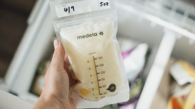 Online Guide to Choosing Feeding Essentials for Infants