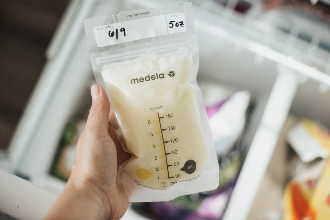 Online Guide to Choosing Feeding Essentials for Infants
