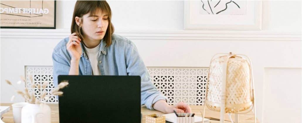 From Storefront to Smartphone The Digital Shift in Fashion Shopping